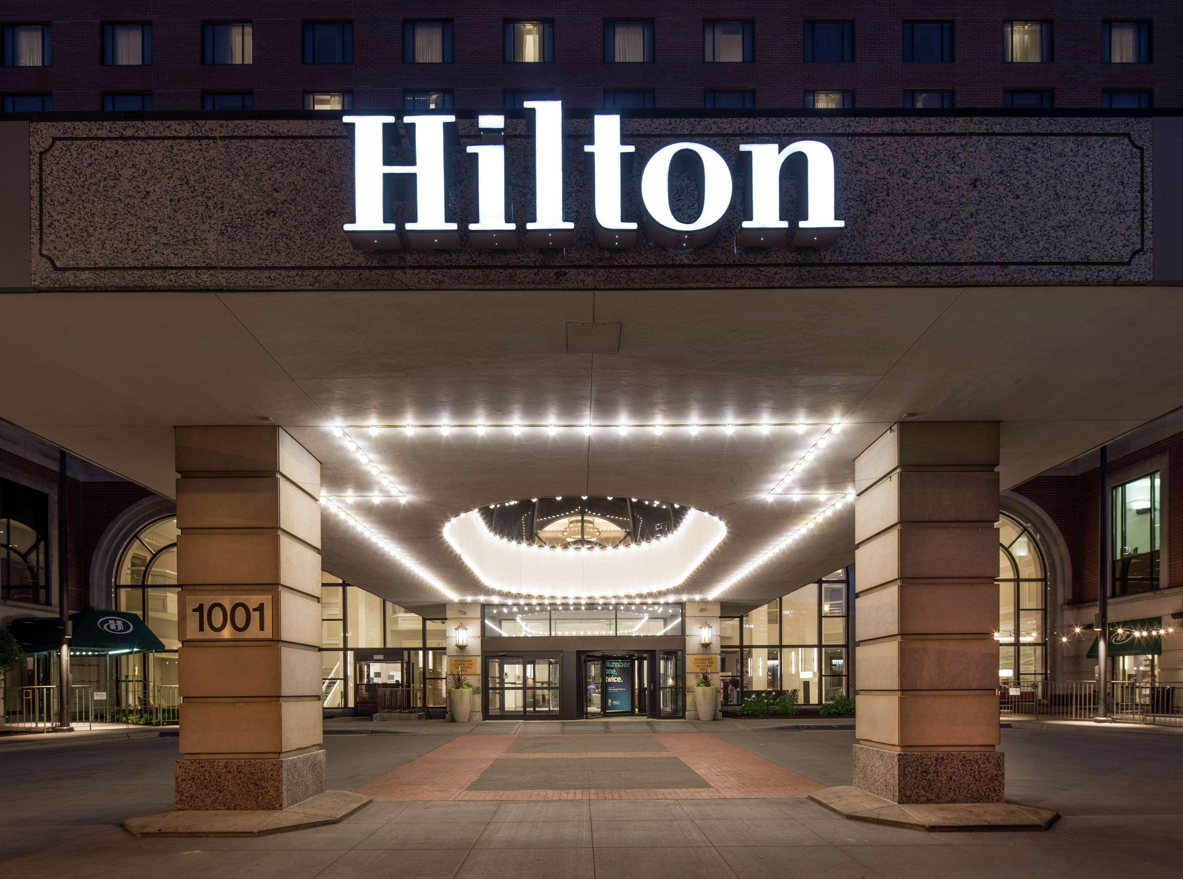 Hilton Minneapolis Esterno foto